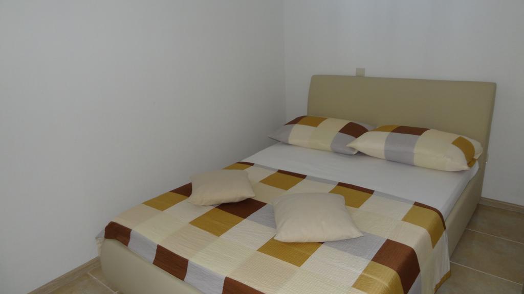 Apartments Braco Seget Vranjica Exterior photo